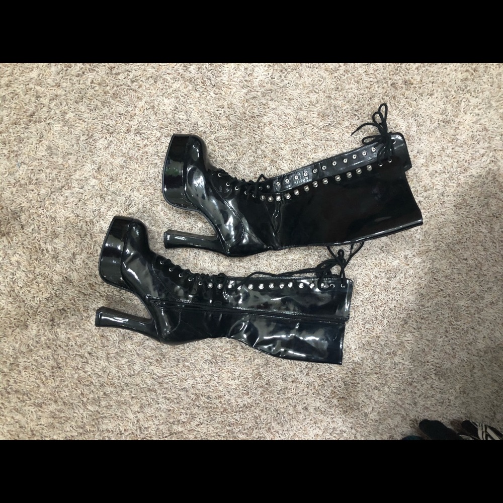 Size 9 platform boots